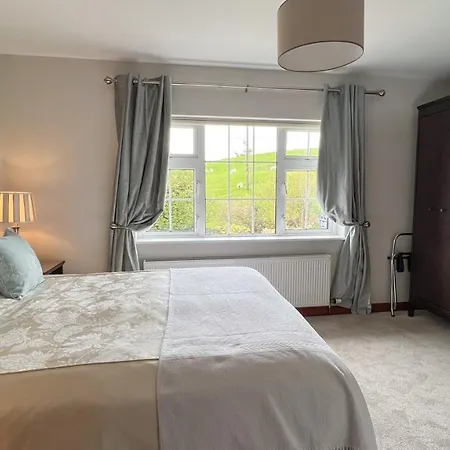 فندق مبيت وإفطار Lurgan House